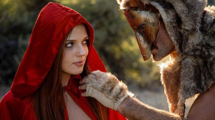 Scarlett Mae : Red Riding Hood X