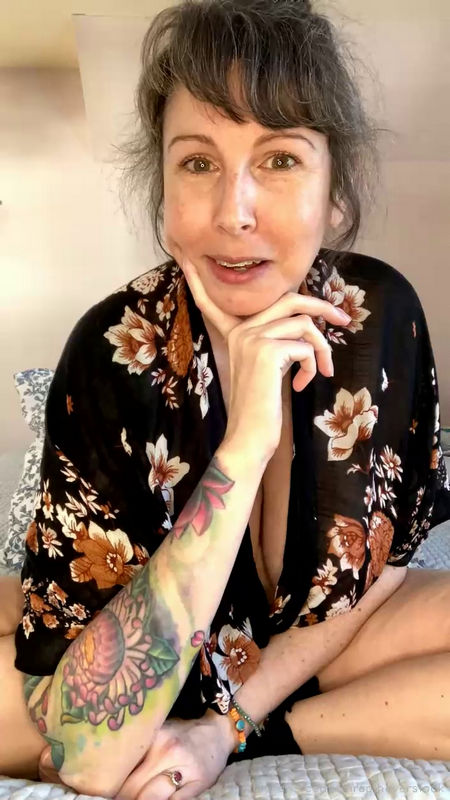 Onlyfans: Mrs PJHaverstock Clip 00352 [UltraHD/2K 1252p]