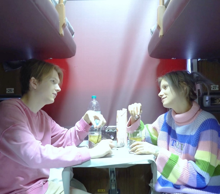 Amateur Russian Teens Hard Fucking In The Train