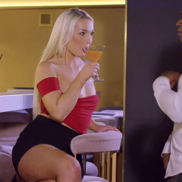 Lovita Fate : Czech Blonde Seduces The Bartender (FullHD 1080p) - DaneJones/SexyHub - [2024]