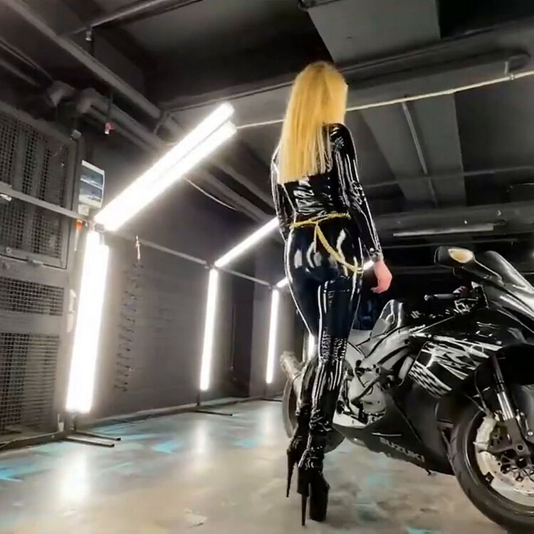 Inga Klykovskaya Biker Decoration Photoshoot (MyLatexBabe) SD 676p