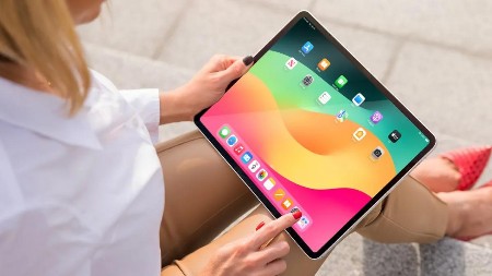 iOS 18: iPhone and iPad Essential Training