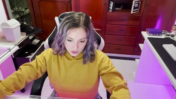 STREAMER DE TWICH SE LE OLVIDA APAGAR DIRECTO Y ES VISTA FOLLANDO Ashleysoy [FullHD 1080p] 2024