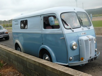 Peugeot  D4 (1955) Walk Around