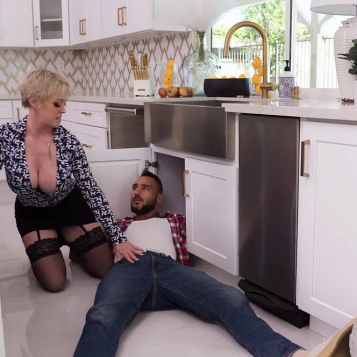 Dee Williams Does Dp With Two Handymen (HD 720p) - PornStars - [2024]