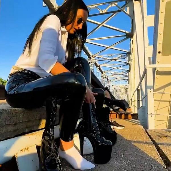 Svetlana and Ksy Railway Bridge At Sunset [MyLatexBabe] (SD 686p)