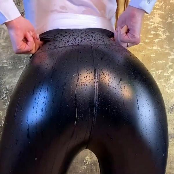 Olga Wet Leather Leggings Shooting [MyLatexBabe] (SD 676p)