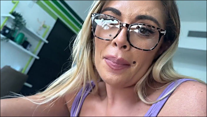 Vivianne De Silva Sweet Step Mom Wants Sex