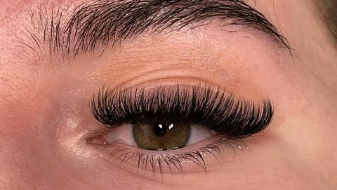 3 Steps To Help Get Fully Booked As A Lash Tech