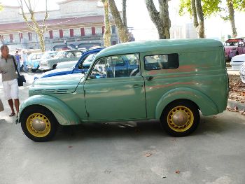 Renault Juvaquatre Dauphinoise R2101 (1956) Walk Around