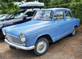 Simca Aronde P60 Etoile Sedan (1959) Walk Around