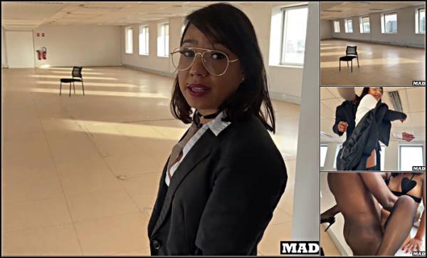 A Real Estate Agent Fucked During A Visit And In The Toilet To Sell Her Property !!! - [Pornhub] (FullHD 1080p)