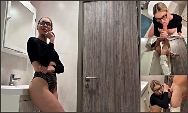 046 Horny Blonde Craves Cock In Her Mouth And Pussy - [PornHub] (FullHD 1080p)