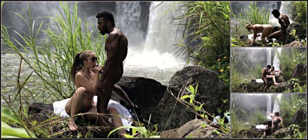 Lena Paul - Hawaiian Waterfall Sex - [HDPorn] (UltraHD 4K 2160p)