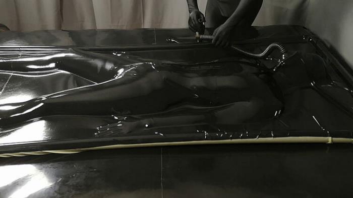 Vickydevika - Rebreather Bag In The Vacbed 1 Of 2 (FullHD 1080p) - Onlyfans - [2025]