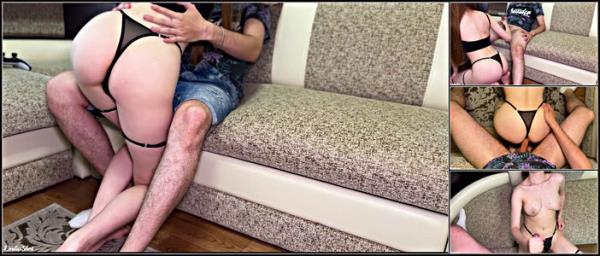 Emilia Shot - The Girl Knows How To Distract From Games. Sucks While Playing NFS. Russian With Conversations - [PornHub] - 2025 (FullHD 1080p)