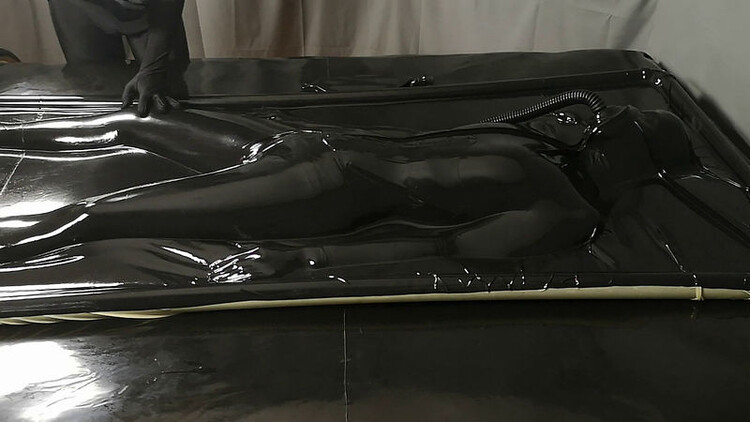 Onlyfans: Vickydevika - Rebreather Bag In The Vacbed 2 Of 2 [FullHD 1080p]