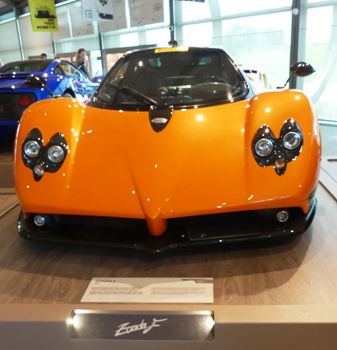 Pagani Zonda F (2005) Walk Around