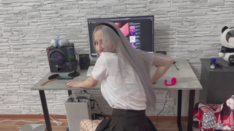 Лапка - известный дрочер / Caught my stepsister while masturbating, cum twice