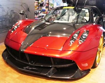 Pagani Zonda Huayra (2011) Walk Around