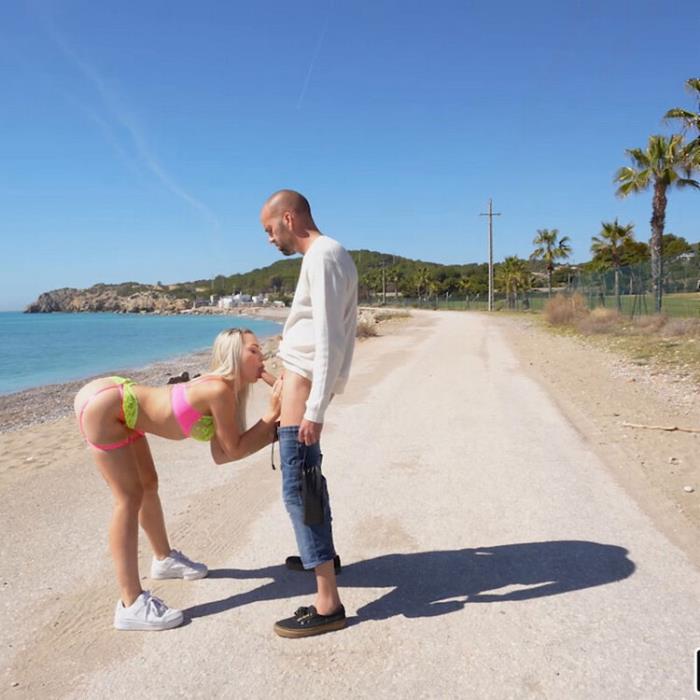 Angie Lynx: Crazy Anal Moves in Public (HD 720p) - PublicBang.com/BangBros.com - [2025]