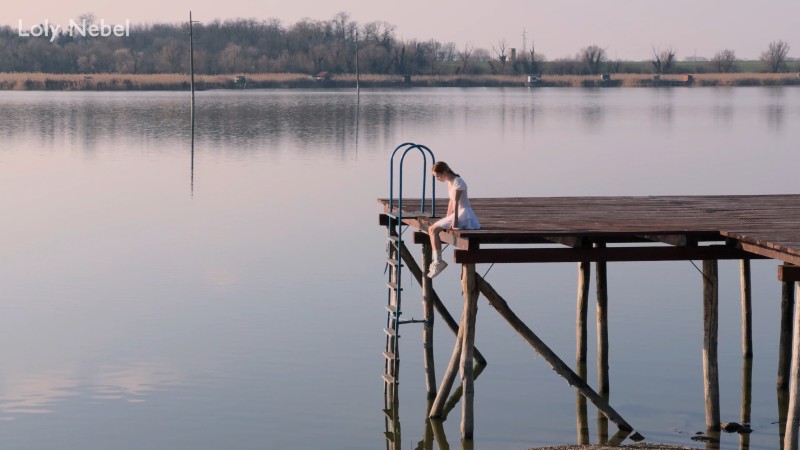 Когда Няше грустно, трахни её, и всё пройдёт / I met a sad cutie on the dock... Fucked her and the sadness was gone