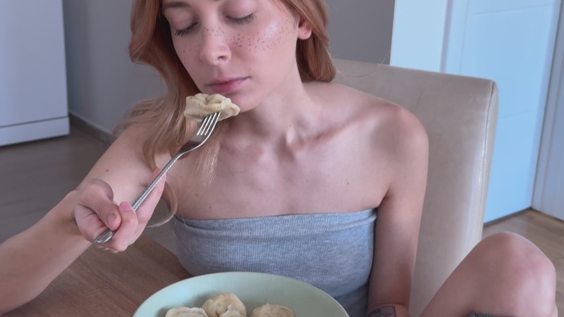 Про пельмень моей сводной сестры Няши / My stepsister was hungry and I made her dumplings and fucked her