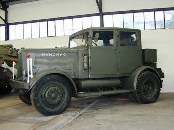 Hanomag ST-100 Walk Around