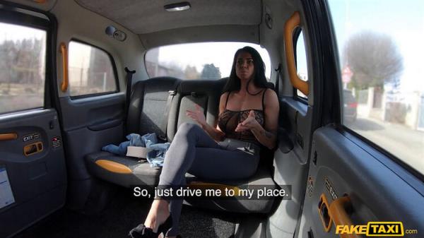 Let Me Fuck You For a Discount  : Chloe Lamour [FakeTaxi/FakeHub] (HD 720p)