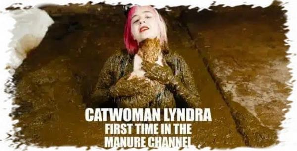 Lyndra Lynn - Catwoman Lyndra first time in the manure channel  Watch XXX Online HD