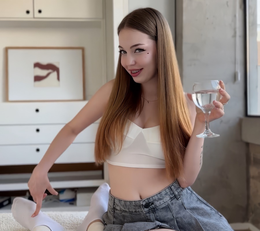 Jenny Kitty - The Stepsister Takes Care Of Me And Fuck With Me (FullHD/460 MB)