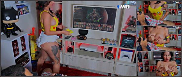 Jenifer Play Ll - Chupo La Verga De Mi Padrastro Mientras Juega a La Consola - [PornHub/Onlyfans] - 2025 (FullHD 1080p)