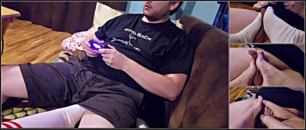 Lilkiwwimonster Sloppy Footjob While Daddy Games - [ManyVids] - 2025 (HD 720p)