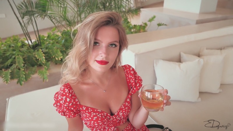Эля сегодня за Джулию Робертс / Red lipstick, hard fuck, and a lot of cum on cute ass Ellie Moore