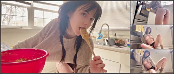 Frankie Roselli Bakes A Cake And Heats Up 1 - [Onlyfans] - 2025 (HD 720p)