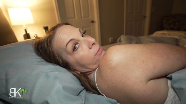 Sharing a Bed With My Hot StepMom Big Ass Milf FULL TRAILER KymberLeighXXX [Onlyfans] (FullHD 1080p)