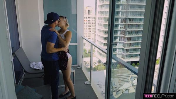 Ellie Smoke Surfer Girl [TeenFidelity] (HD 720p)