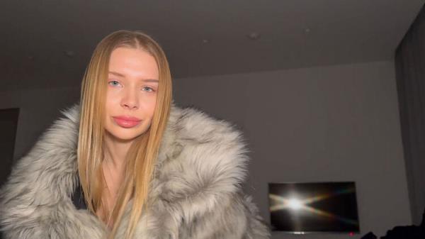 A Lucky Fan Met Californiababe And Fucked Her In a Fur Coat Californiababe [FullHD 1080p] 2025