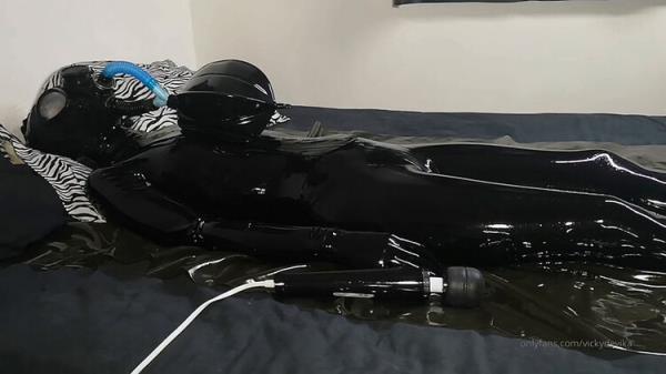 Vickydevika - On The Bag [Onlyfans] (HD 720p)