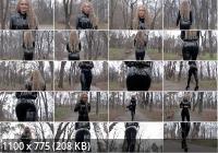 MyLatexBabe - Julia Black Latex Catsuit Walk (HD/720p/197 MB)