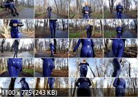 MyLatexBabe - Julia Blue Latex Catsuit Walk (HD/720p/136 MB)