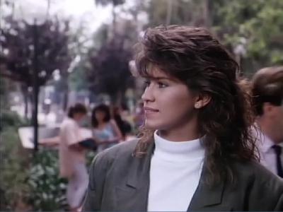 Strange.Voices.1987.720p.WEBRip.x264.AAC-LAMA - 882.14 MB